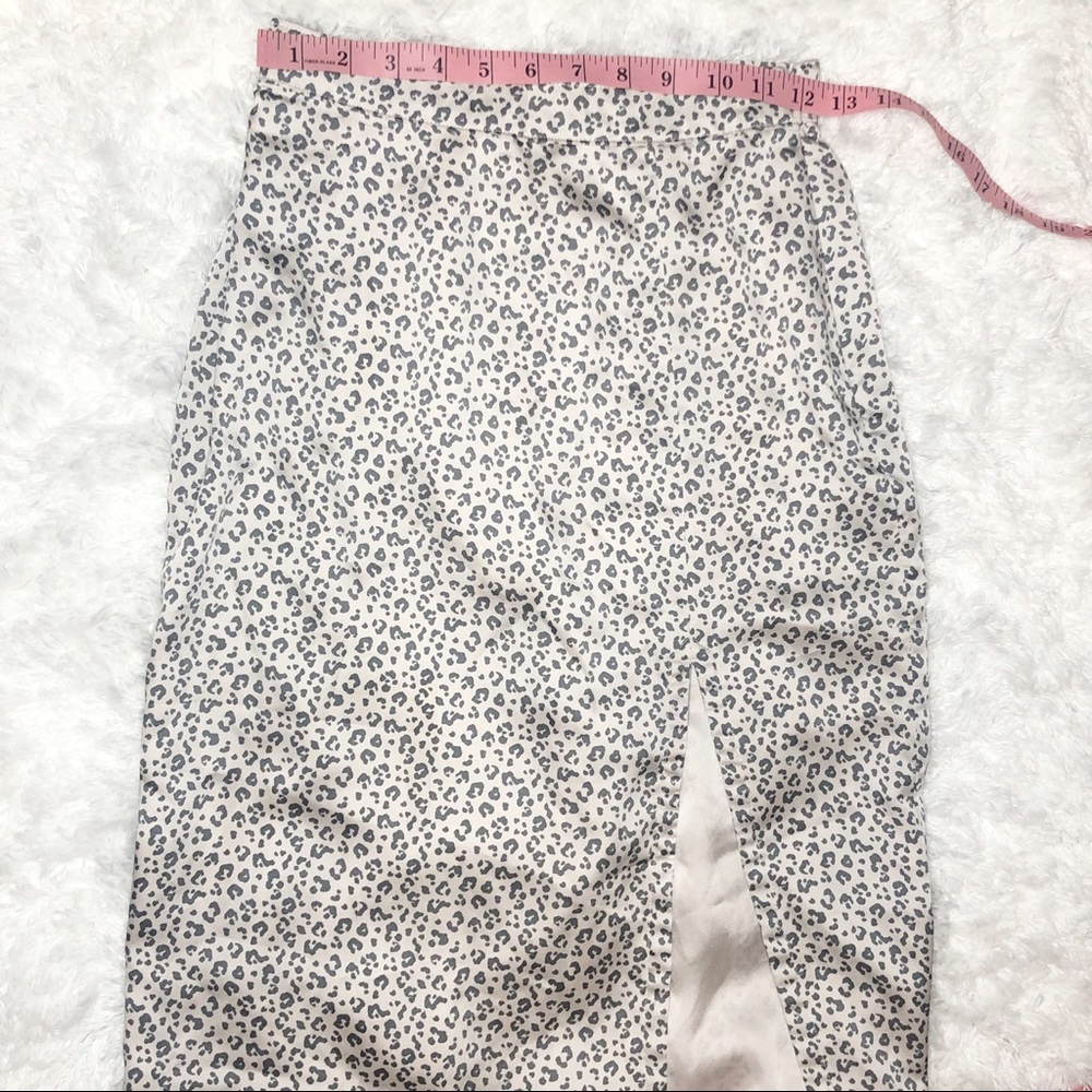 Abercrombie Leopard High Waisted Skirt - Picture 4 of 10